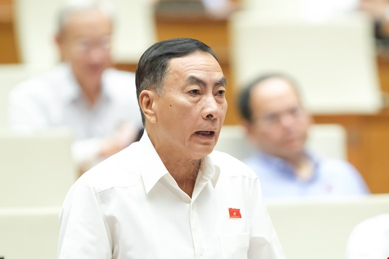 Đại biểu Quốc hội chất vấn: Bà con phàn nàn văn hóa trong giới văn nghệ sĩ